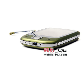 Illustration for article titled Wasabi Green HTC Touch Actually Looks Good